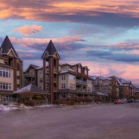 Mountain View 2 Bedroom Condo - Wt Top Floor-401 Канмор Екстериор снимка